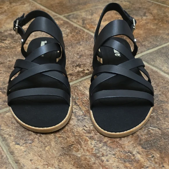 Timberland Black Strappy Sandals - Picture 2 of 8
